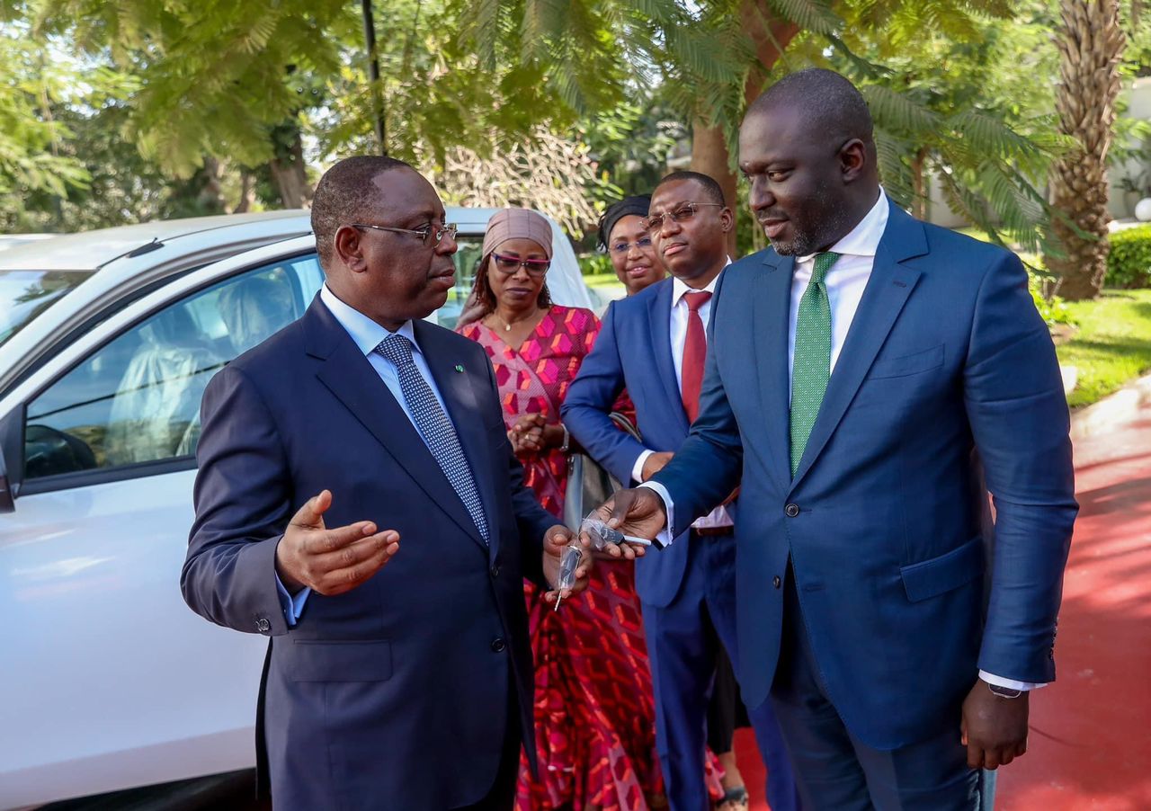 (Photos) Le président Macky Sall a remis un lot de 100 voitures à Abdou Karim Fofana
