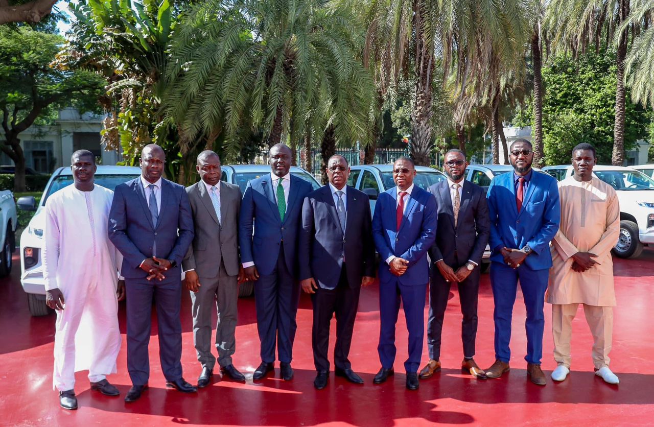 (Photos) Le président Macky Sall a remis un lot de 100 voitures à Abdou Karim Fofana