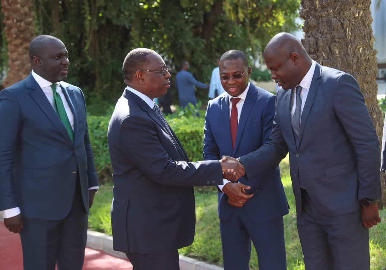 (Photos) Le président Macky Sall a remis un lot de 100 voitures à Abdou Karim Fofana