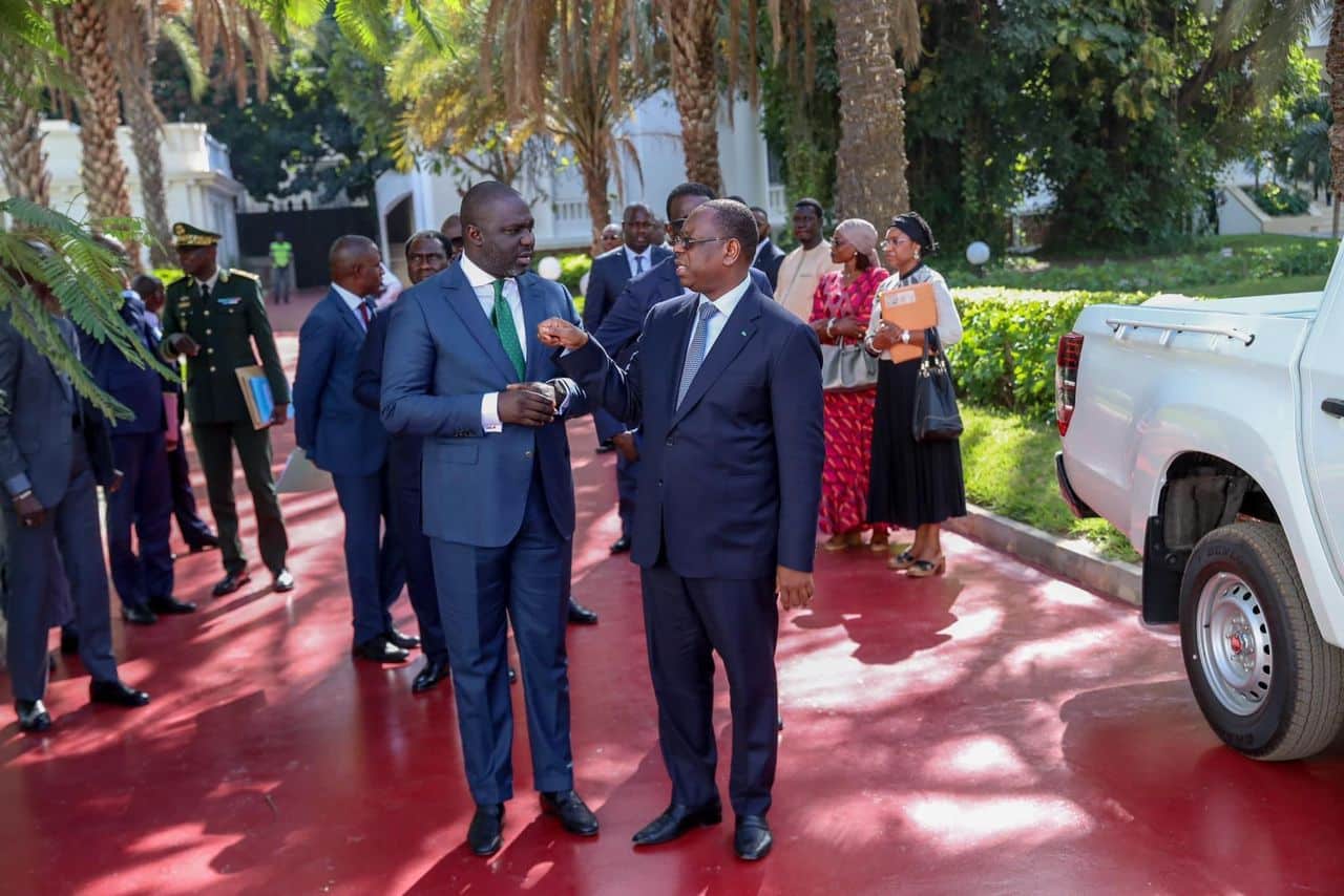 (Photos) Le président Macky Sall a remis un lot de 100 voitures à Abdou Karim Fofana