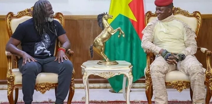 Burkina : Tiken Jah Fakoly reçu par le président Ibrahim Traoré