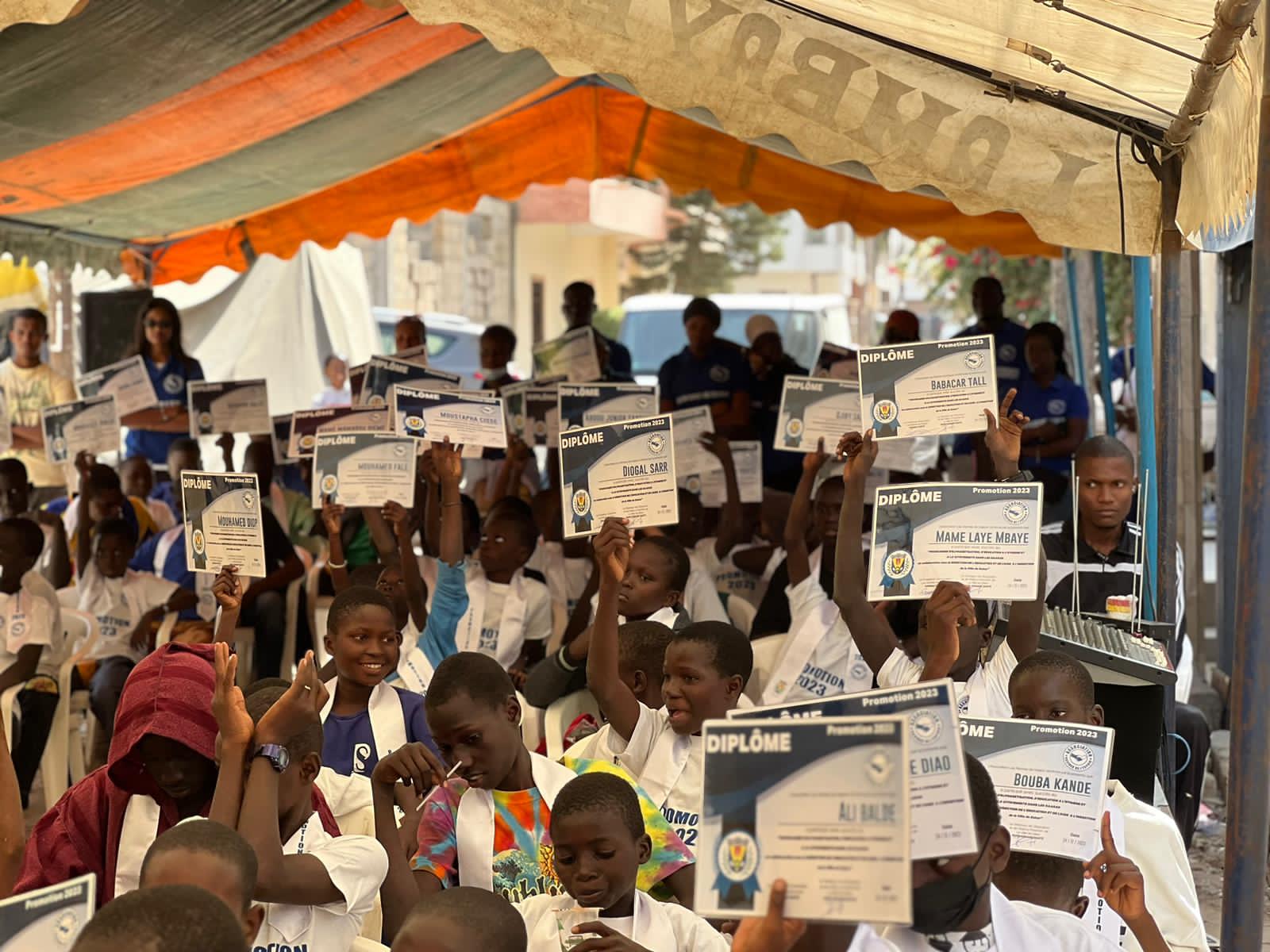 (Photos) Un Pas Vers l'Autonomisation : Remise des Diplômes pour la Promotion Inaugurale du Programme d'Éducation à l'Hygiène et au Civisme dans les Daraas de Dakar