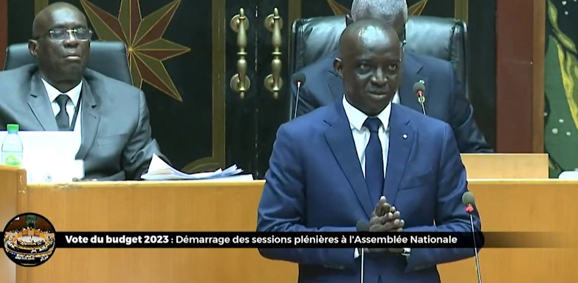 Assemblée nationale: le ministre des finances et du budget rend hommage à "ses collaborateurs dévoués"