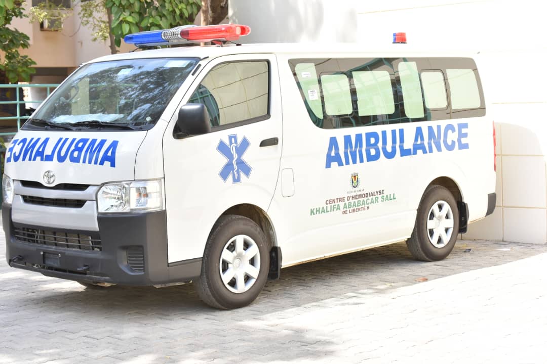 Le Maire de Dakar Inaugure le Centre Municipal d'Hémodialyse de Liberté 6 en l'Honneur de Khalifa Ababacar Sall**