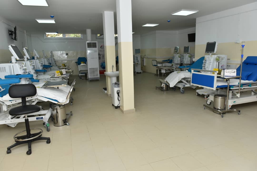 Le Maire de Dakar Inaugure le Centre Municipal d'Hémodialyse de Liberté 6 en l'Honneur de Khalifa Ababacar Sall**