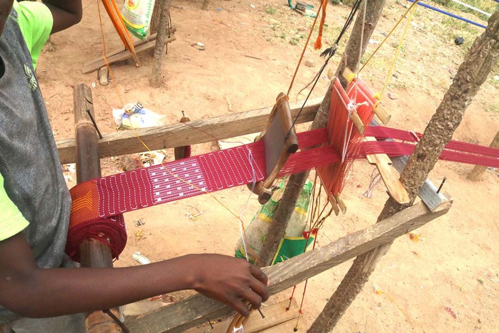 "Ayoka-CAN": à la découverte de Bomizambo, village mythique du pagne tissé Baoulé