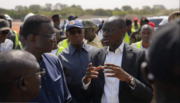 Transports aériens : Le Premier ministre Amadou Bâ visite le chantier de l'aéroport de Ziguinchor