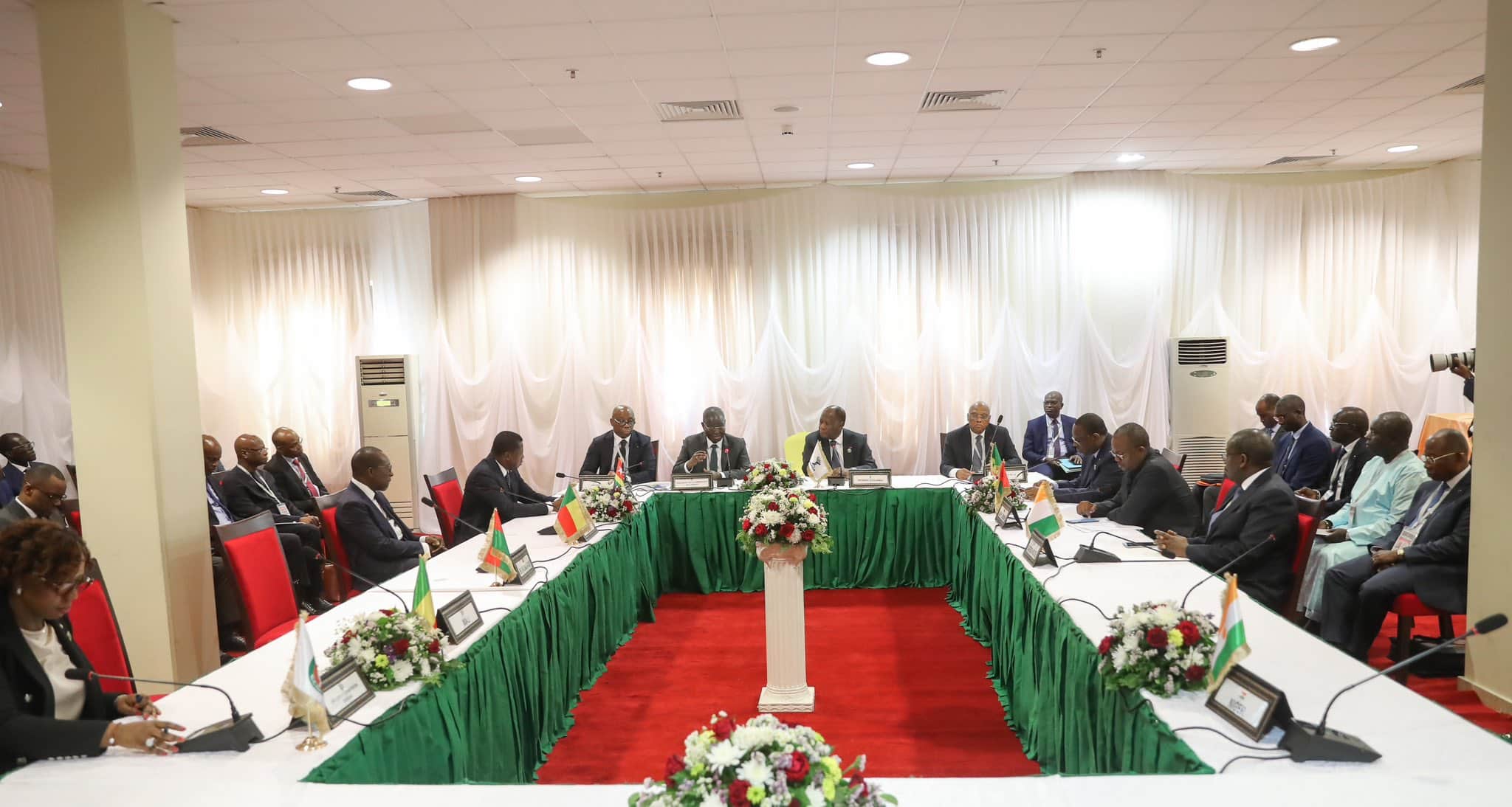 UEMOA : Le Chef de l'Etat Macky Sall a participé à la session extraordinaire qui a examiné la situation sous régionale