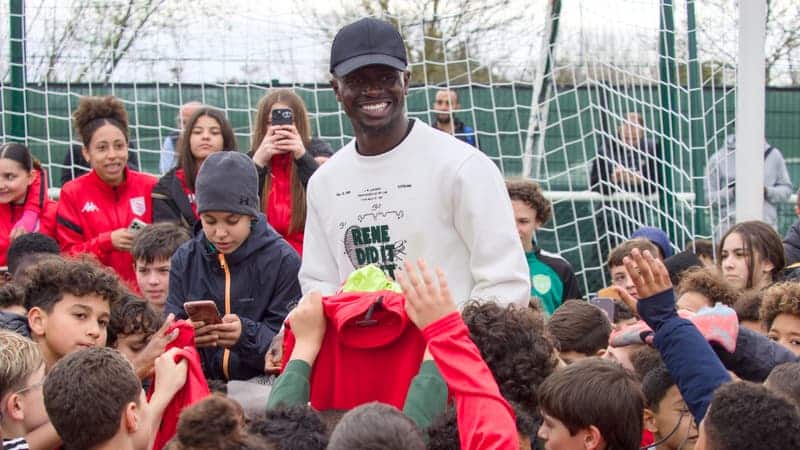 France : le footballeur sénégalais Sadio Mané reçu en rockstar à Bourges