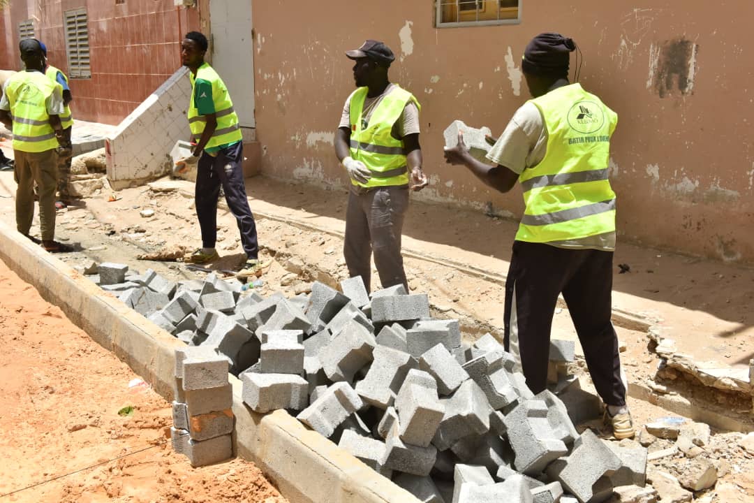 Barthelemy Dias visite le chantier de réhabilitation de la voirie urbaine de Dakar