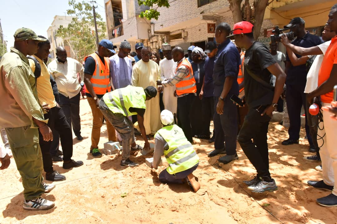 Barthelemy Dias visite le chantier de réhabilitation de la voirie urbaine de Dakar