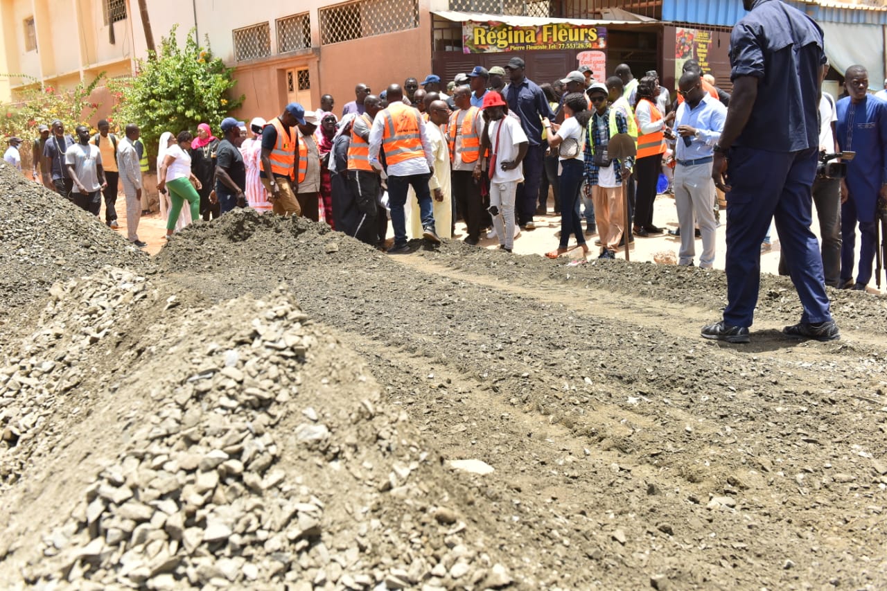 Barthelemy Dias visite le chantier de réhabilitation de la voirie urbaine de Dakar