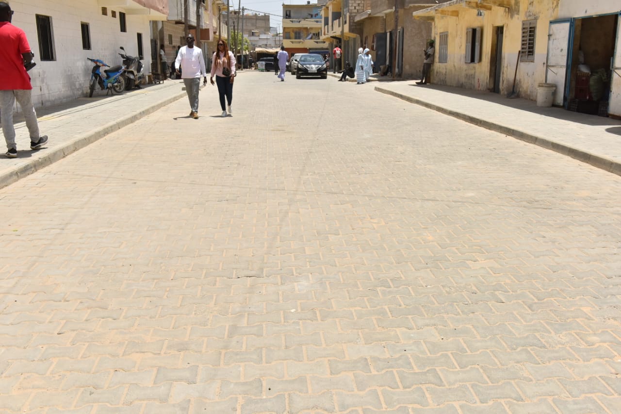 Barthelemy Dias visite le chantier de réhabilitation de la voirie urbaine de Dakar