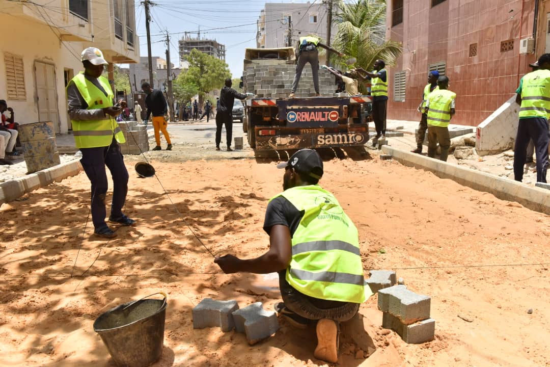Barthelemy Dias visite le chantier de réhabilitation de la voirie urbaine de Dakar
