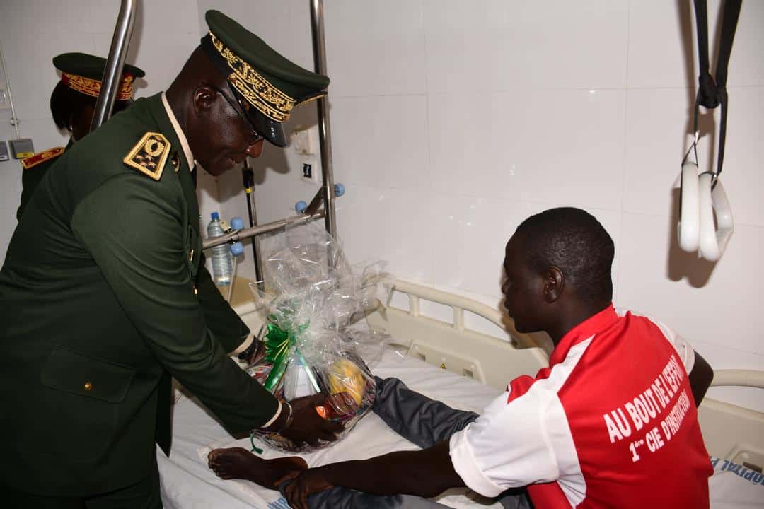Le Cemga Mbaye Cissé au chevet des militaires hospitalisés (Photos)