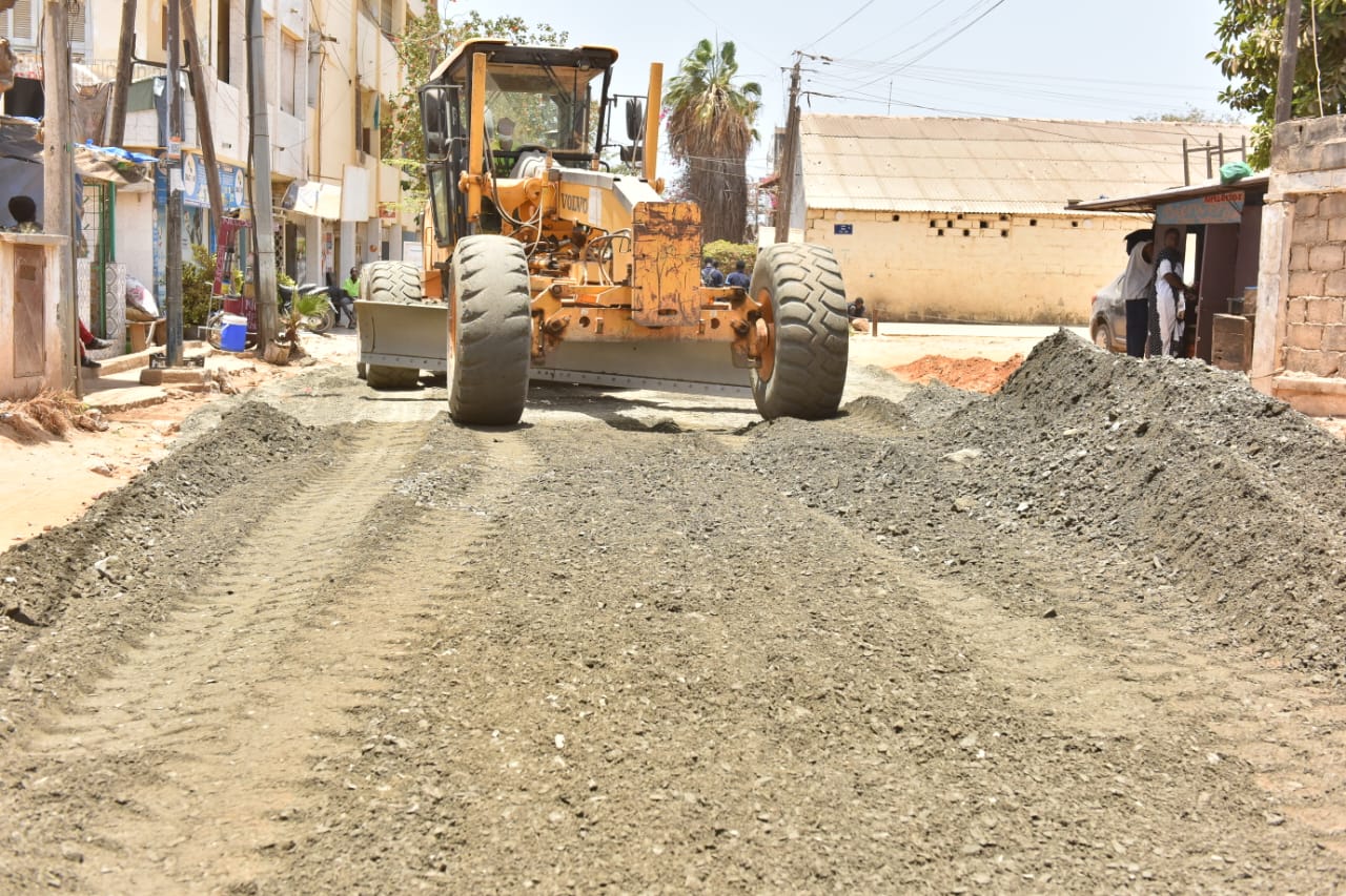 Barthelemy Dias visite le chantier de réhabilitation de la voirie urbaine de Dakar