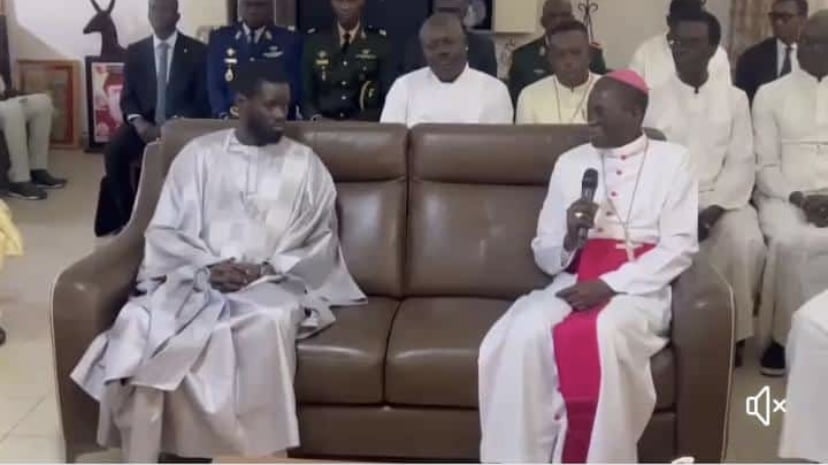 Le Chef de l’Etat Bassirou Diomaye Diakhar Faye a rendu visite à l’Eglise, ce vendredi