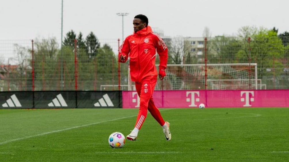 Bayern Munich : Bouna Sarr devrait bientôt reprendre les entraînements collectifs.