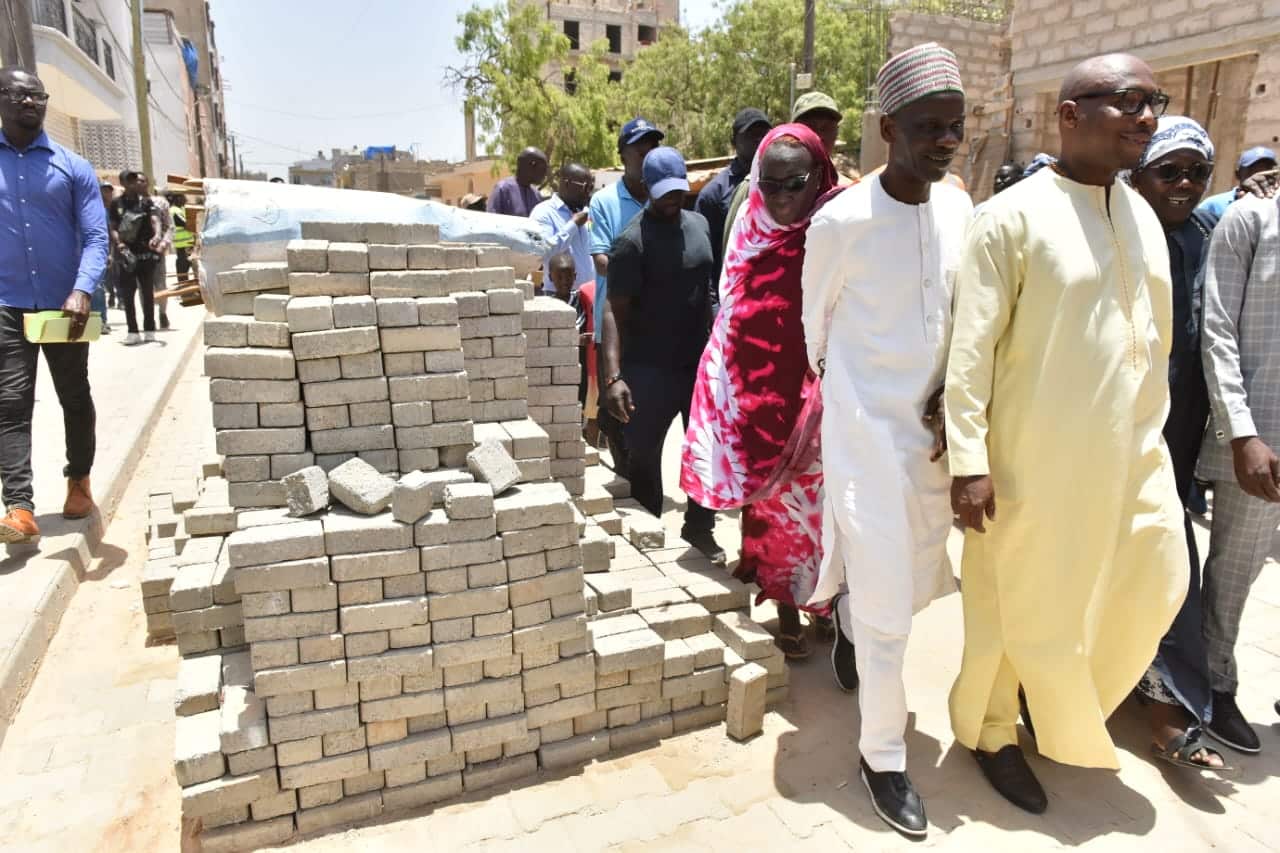 Barthelemy Dias visite le chantier de réhabilitation de la voirie urbaine de Dakar