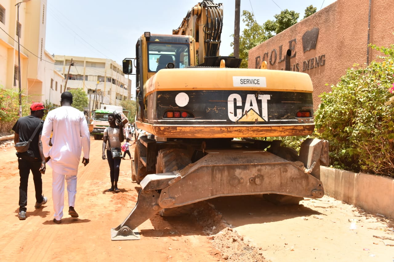 Barthelemy Dias visite le chantier de réhabilitation de la voirie urbaine de Dakar
