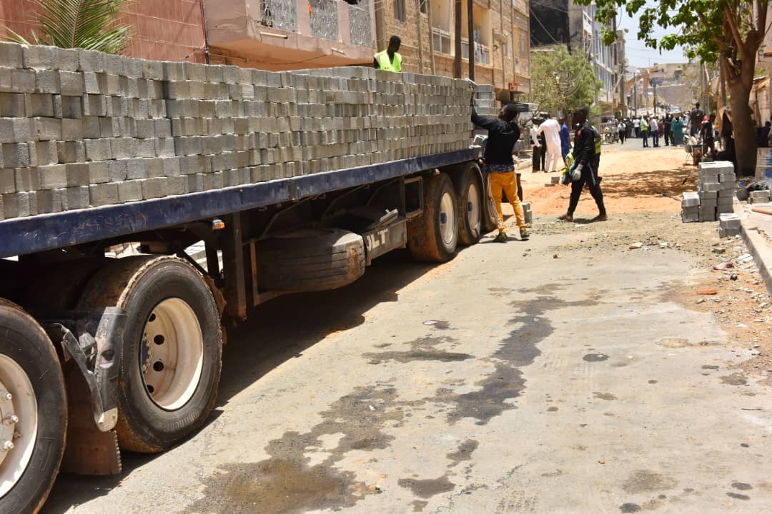 Barthelemy Dias visite le chantier de réhabilitation de la voirie urbaine de Dakar