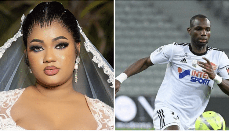 L’international sénégalais Moussa Konaté a épousé sa copine, Kimi Bosh, une influenceuse très suivie sur les réseaux sociaux, avec qui il entretenait une relation depuis plus de 6 ans, selon les informations rapportées. Ok Le mariage a été célébré discrètement hier jeudi, bien que des photos avec son mari aient été publiées sur les réseaux sociaux, confirmant ainsi la nouvelle. Il convient de rappeler que Moussa Konaté est un joueur de football évoluant au sein du club français Bourges Foot 18, qui évolue en National 2. Toute l’équipe de Wiwsport.com souhaite un heureux ménage à Moussa Konaté et à sa dulcinée.