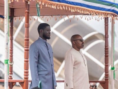 Visite de Travail : Le Président Bassirou Diomaye Faye chaleureusement accueilli à Freetown (Sierra Leone)