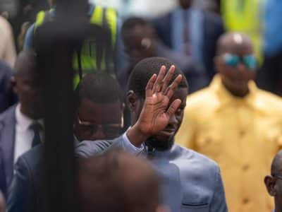 Visite de Travail : Le Président Bassirou Diomaye Faye chaleureusement accueilli à Freetown (Sierra Leone)