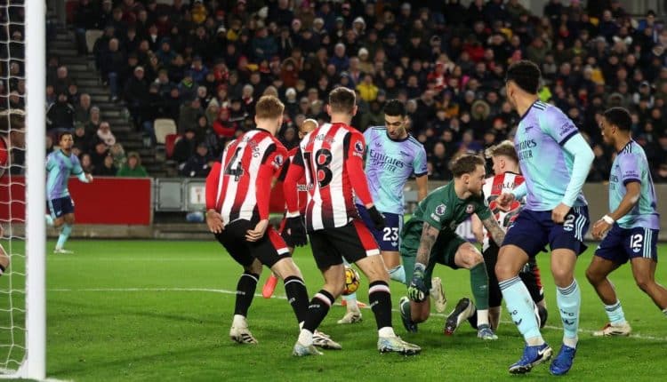 Premier League : Arsenal renverse Brentford et reste dauphin de Liverpool