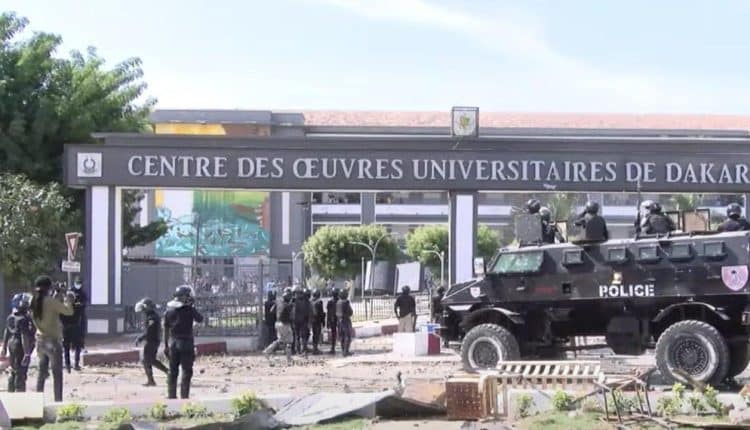 Retard des bourses : Les étudiants de l'UCAD affrontent les forces de l'ordre