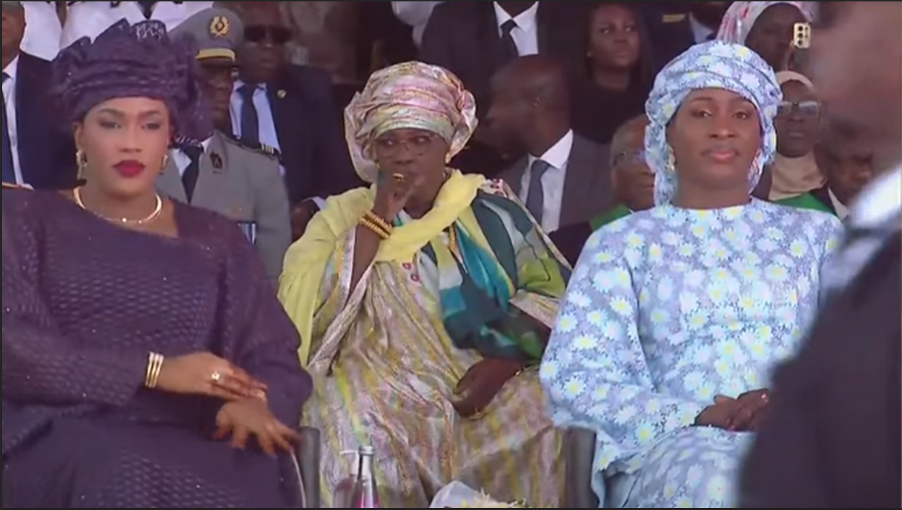 (Vidéo) - 65e ans d'indépendance : Arrivée des premières Dames à la place de la Nation