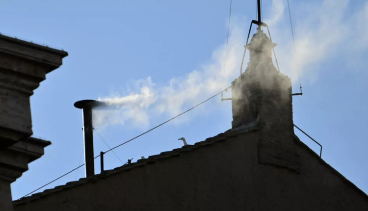 Vatican : Fumée blanche à la chapelle Sixtine, un nouveau Pape a été élu