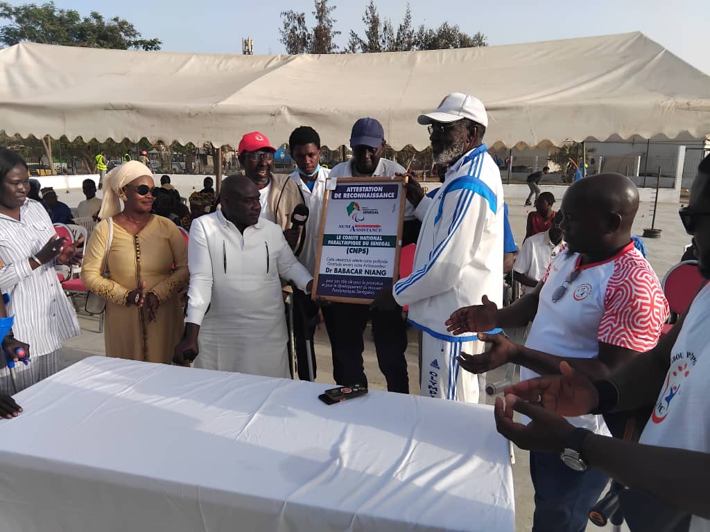 Sport et Santé : Dr Babacar Niang honoré par le Comité National Paralympique