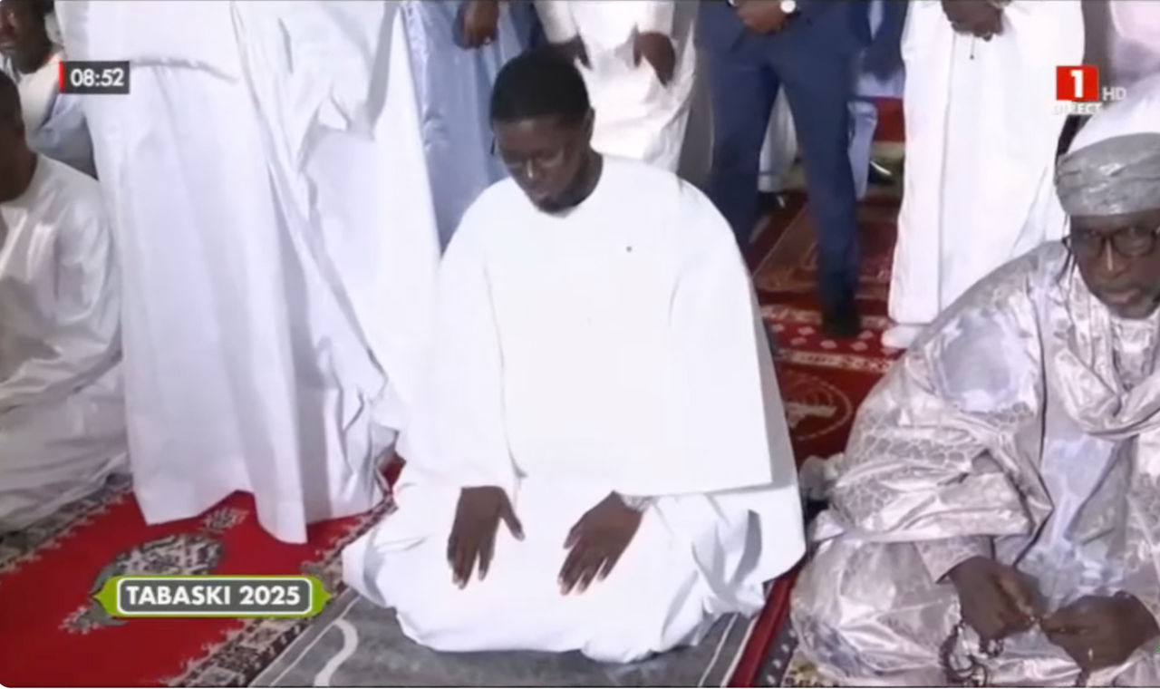 Tabaski 2025: Revivez la prière du Président Diomaye à la grande mosquée de Dakar (Vidéo)