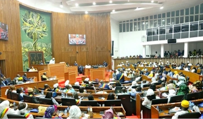 Assemblée : Les députés organisent une fête pour clôturer la session, des invités de marque venus de trois pays (Info Les Échos)