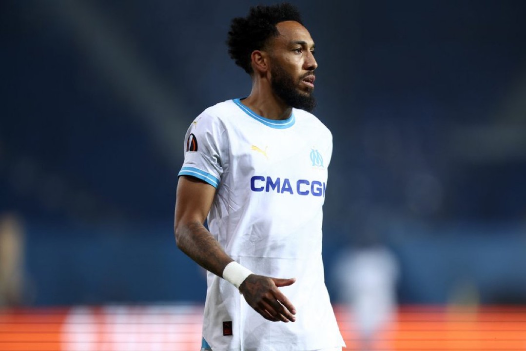 Pierre-Emerick Aubameyang tout proche de Marseille, arrivée reportée