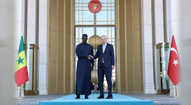 Turquie : Chaude poignée de main entre le Pm Ousmane Sonko et le Président Erdogan