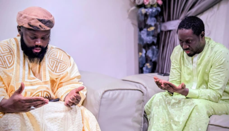 En résidence surveillée : Pape Malick Ndour reçoit la visite de Cheikh Baye Hady Ibrahima Niass