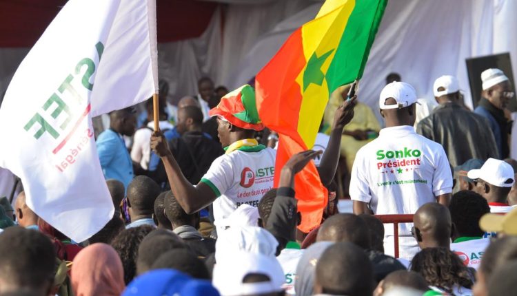 La coordination départementale de PASTEF à Tivaouane a annoncé le report de la cérémonie de lancement de son plan d’actions, initialement prévue le samedi 31 janvier. Ce report intervient dans un contexte marqué par des tensions sociales consécutives à des injures visant le guide religieux Serigne Moustapha Sy Al Amine, une situation jugée sensible dans le département de Tivaouane, foyer religieux majeur du pays.