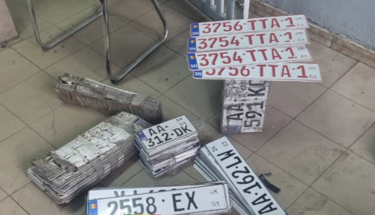 Bel-Air : un homme interpellé avec près de 900 plaques d’immatriculation falsifiées