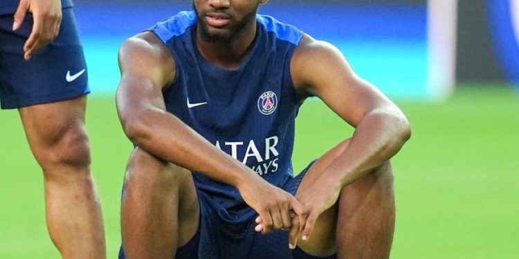 Paris Saint Germain : Le champion d’Afrique Ibrahima Mbaye face à une rude concurrence sur l’aile droite