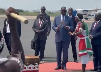 Visite en Burundi : Macky Sall chaleureusement accueilli à Bujumbura, ce mercredi