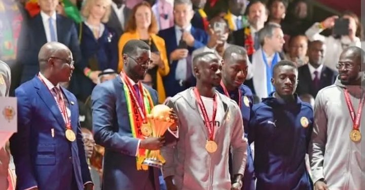 75 millions, terrains de 1500 m² : les Lions, le Staff technique et la délégation n&rsquo;ont pas encore touché les promesses de Diomaye (Info Les Échos)