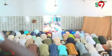 (Vidéo) – la Prière à la grande mosquée de l’UCAD dirigée par l’imam Oumar Sall