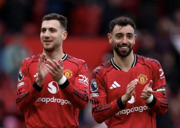 Premier League : Manchester United domine Aston Villa, Forest sort de la zone rouge