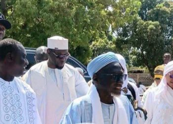 Bignona : Le Premier ministre Ousmane Sonko à la prière du vendredi avec  l’imam Fansou Bodian