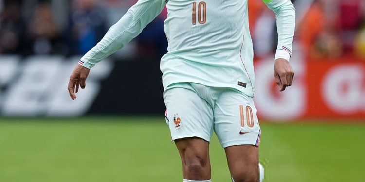 France : Mbappé rejoint Jean-Pierre Papin et marque l’histoire des Bleus