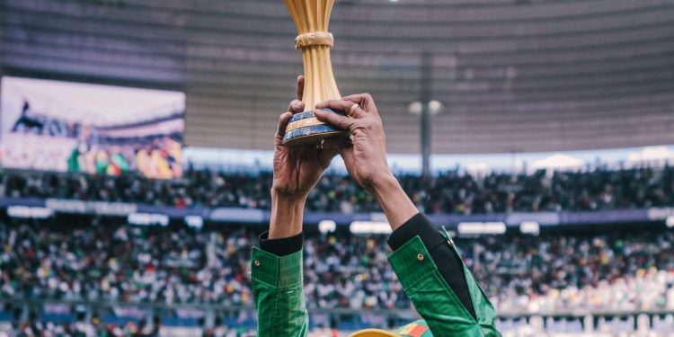 Youssou Ndour enflamme le Stade de France, le Sénégal célèbre son sacre