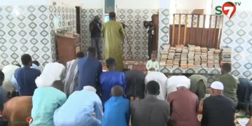 Korité 2026 : La Prière à la grande mosquée de l’UCAD dirigée par l’imam Oumar Sall (Vidéo)