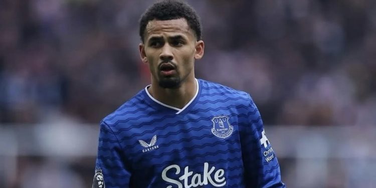 Mercato : Man United et Liverpool en grande concurrence pour signer Iliman Ndiaye